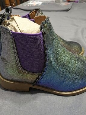 Kids Iridescent Chelsea Boots with Purple Elastic
